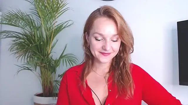 Snapshot of AliciaDesire chatting on October 21, 2025, 6:47 am AliciaDesire online show from October 21, 2025, 6:47 am