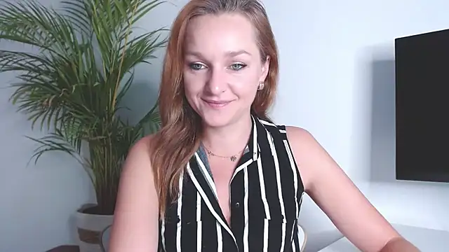 Snapshot of AliciaDesire chatting on October 29, 2025, 6:59 am AliciaDesire online show from October 29, 2025, 6:59 am