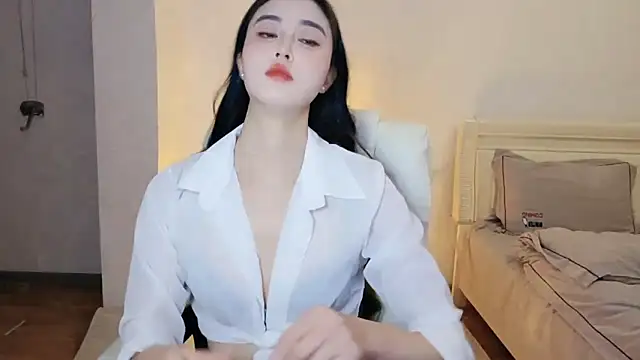 Snapshot of LI-200310 chatting on December 23, 2025, 7:39 am LI-200310 online show from December 23, 2025, 7:39 am