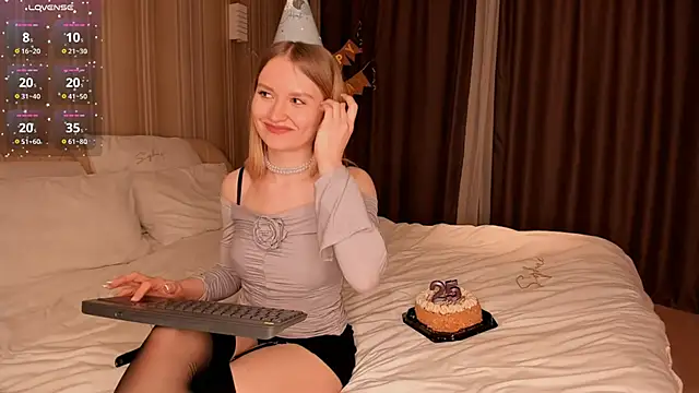 IsabellaTorrance online show from December 21, 2024, 7:49 pm