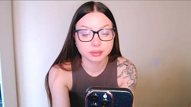 Cutesweetheart online show from April 15, 2026, 9:27 am