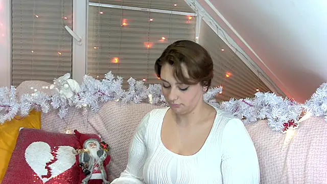 Snapshot of MaryMurray chatting on December 30, 2024, 10:34 pm MaryMurray online show from December 30, 2024, 10:34 pm