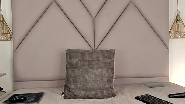 zamira 44 online show from October 28, 2025, 2:20 pm