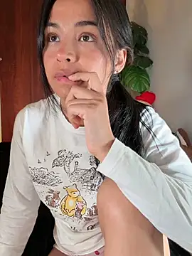 Adriennesexxx online show from April 15, 2026, 7:58 pm