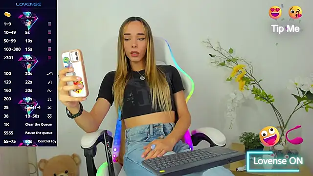 Linda Crawford online show from February 21, 2025, 10:15 pm