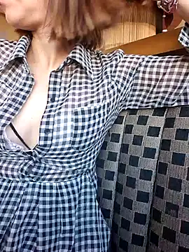 Lunababymylove online show from December 7, 2024, 9:11 pm