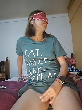 Lunababymylove online show from January 5, 2025, 5:20 am