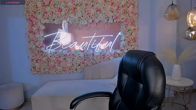 DolcieElliot online show from January 11, 2025, 11:45 am