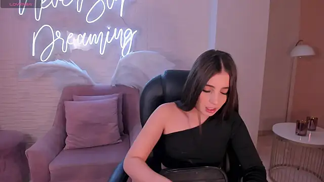 DolcieElliot online show from January 15, 2025, 1:41 pm