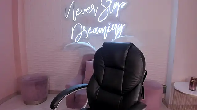 DolcieElliot online show from January 18, 2025, 11:54 am