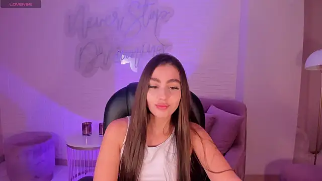 DolcieElliot online show from March 6, 2025, 11:58 am