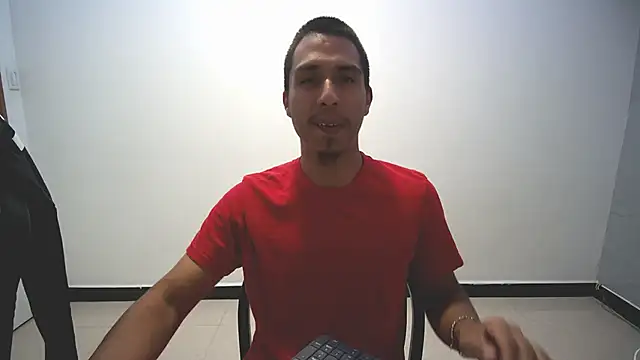 Snapshot of michaelhotbbc chatting on September 25, 2025, 3:32 am michaelhotbbc online show from September 25, 2025, 3:32 am