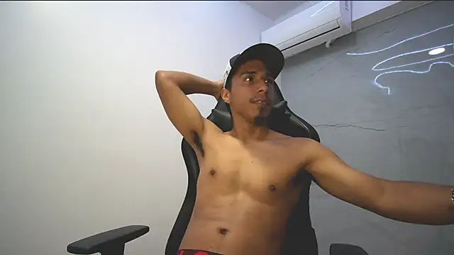 Snapshot of michaelhotbbc chatting on September 27, 2025, 4:28 am michaelhotbbc online show from September 27, 2025, 4:28 am