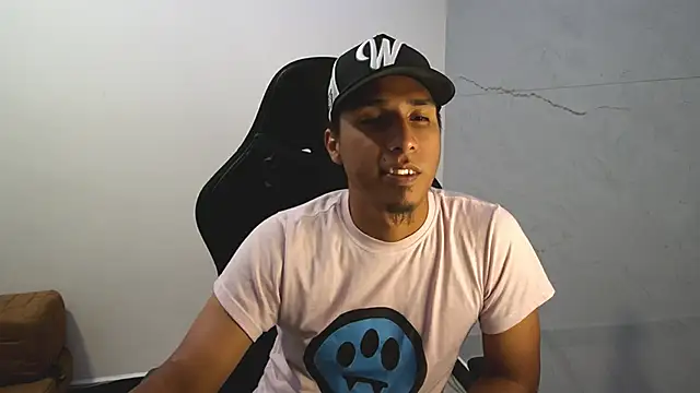 Snapshot of michaelhotbbc chatting on September 29, 2025, 3:55 am michaelhotbbc online show from September 29, 2025, 3:55 am