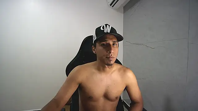 Snapshot of michaelhotbbc chatting on October 1, 2025, 4:18 am michaelhotbbc online show from October 1, 2025, 4:18 am