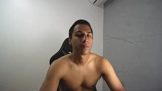 Snapshot of michaelhotbbc chatting on October 2, 2025, 3:35 am michaelhotbbc online show from October 2, 2025, 3:35 am