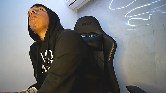 Snapshot of michaelhotbbc chatting on October 15, 2025, 3:50 am michaelhotbbc online show from October 15, 2025, 3:50 am