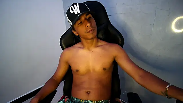 Snapshot of michaelhotbbc chatting on October 20, 2025, 3:40 am michaelhotbbc online show from October 20, 2025, 3:40 am