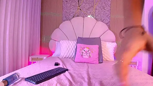 nata luna online show from November 20, 2025, 7:24 pm