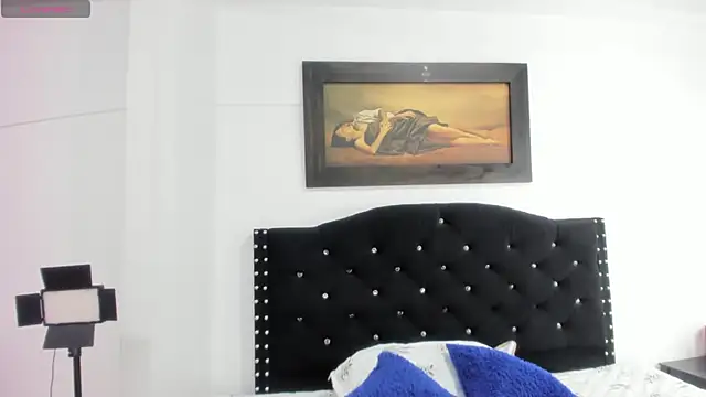 Vahiolet smith online show from November 26, 2025, 2:01 am