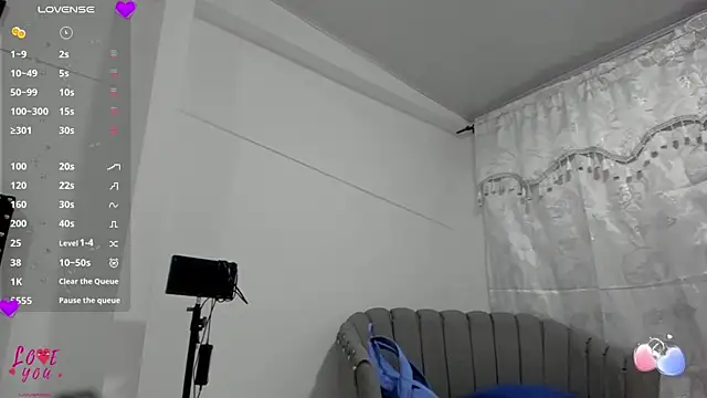 Vahiolet smith online show from December 2, 2025, 3:56 am