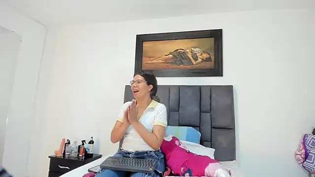 Vahiolet smith online show from March 3, 2026, 3:23 am