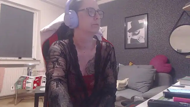 Snapshot of EiskalterEngel74 chatting on December 30, 2024, 8:15 pm EiskalterEngel74 online show from December 30, 2024, 8:15 pm