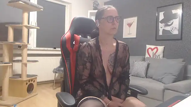 Snapshot of EiskalterEngel74 chatting on January 24, 2025, 4:39 pm EiskalterEngel74 online show from January 24, 2025, 4:39 pm