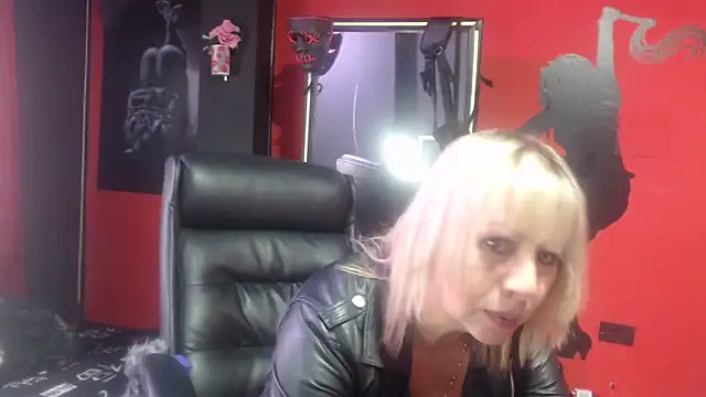 KLOE PIELL online show from September 17, 2025, 9:27 pm