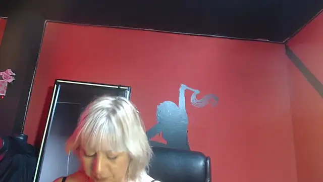 KLOE PIELL online show from December 16, 2025, 8:03 pm