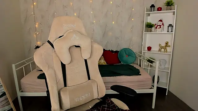 Miley Brown  online show from December 29, 2024, 4:05 am