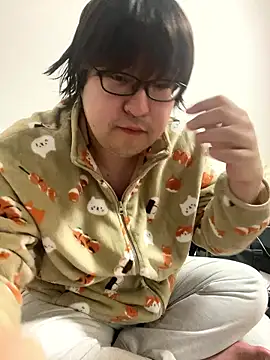 yuuki198912 online show from December 21, 2025, 6:42 am