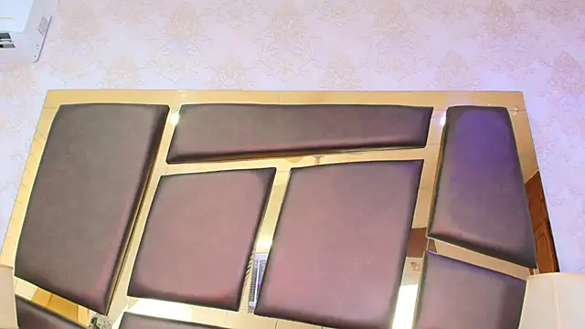 BellahColucci online show from December 18, 2024, 11:30 pm