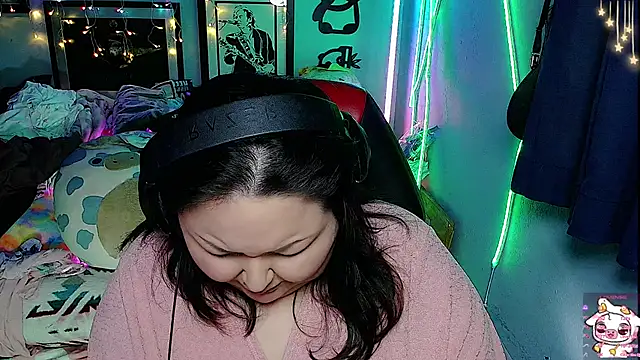 Snapshot of EmGreens chatting on March 21, 2025, 9:12 am EmGreens online show from March 21, 2025, 9:12 am