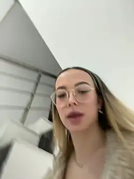 KylieJoyce online show from January 12, 2025, 5:03 am