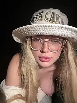 KylieJoyce online show from February 16, 2025, 6:43 am