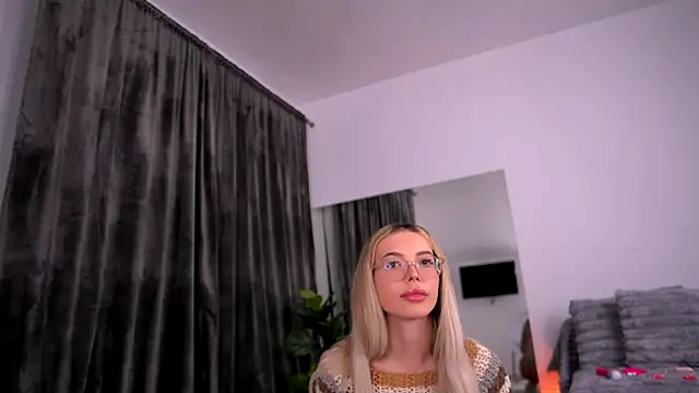 KylieJoyce online show from October 15, 2025, 8:09 pm