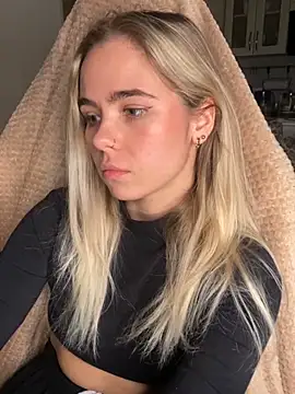 SkyBriii online show from December 2, 2024, 7:49 pm