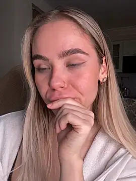 SkyBriii online show from December 19, 2024, 4:02 pm