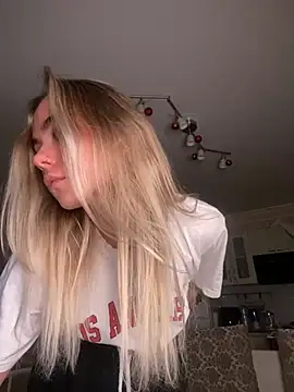 SkyBriii online show from December 20, 2024, 5:29 pm