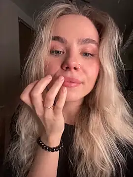 SkyBriii online show from January 7, 2025, 6:24 pm