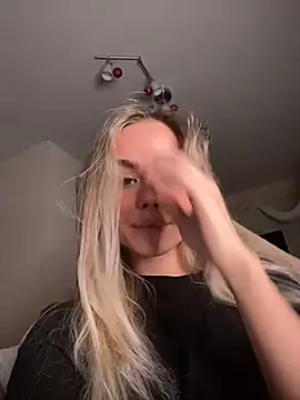 SkyBriii online show from January 8, 2025, 6:52 pm