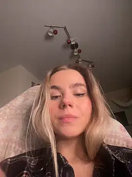 SkyBriii online show from January 17, 2025, 7:16 pm