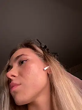 SkyBriii online show from February 5, 2025, 6:37 pm