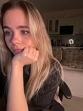 SkyBriii online show from February 9, 2025, 9:39 pm