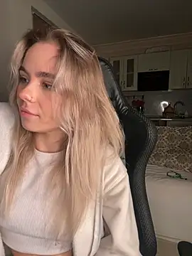 SkyBriii online show from February 12, 2025, 10:04 pm