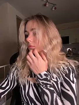 SkyBriii online show from February 16, 2025, 4:53 pm