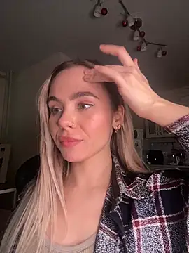 SkyBriii online show from February 19, 2025, 7:48 pm