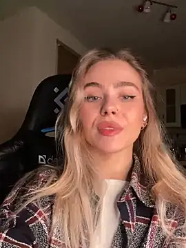 SkyBriii online show from February 22, 2025, 6:08 pm