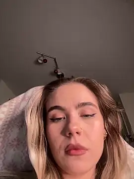 SkyBriii online show from March 6, 2025, 7:54 pm